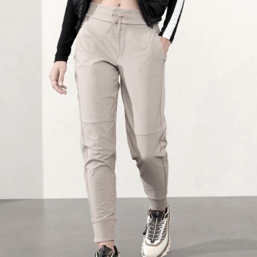 Athleta Headlands Hybrid Trek Mid Rise Jogger